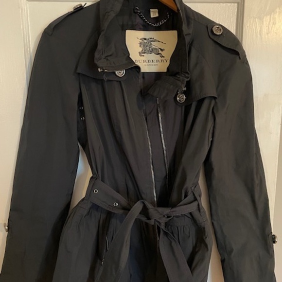 Burberry London water repellent navy jacket for women - Picture 5 of 7